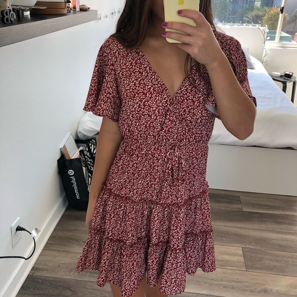 cute dress!